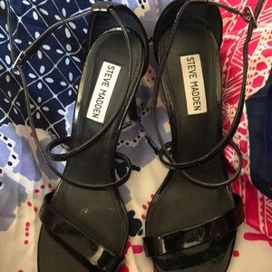 Steve Madden Black paten letter heels